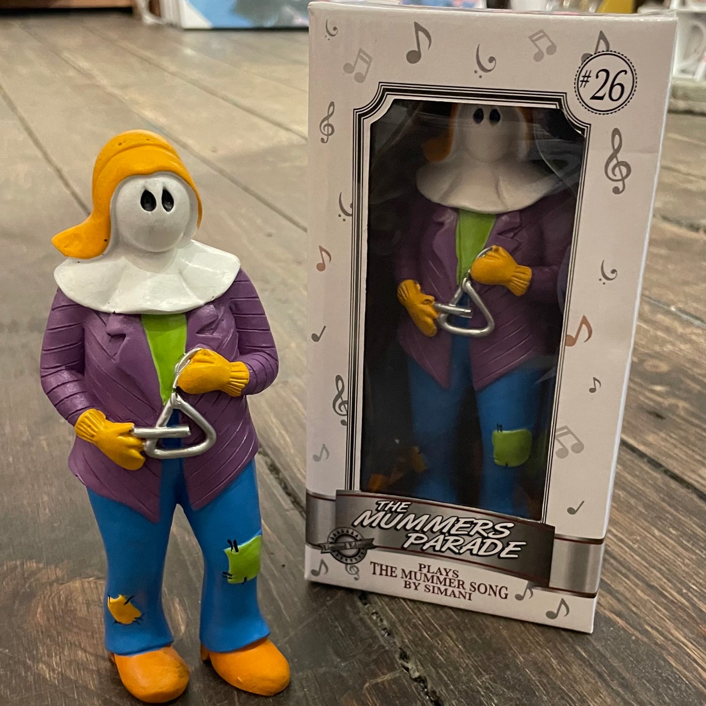 Musical Mummer, Playing the triangle! 6"